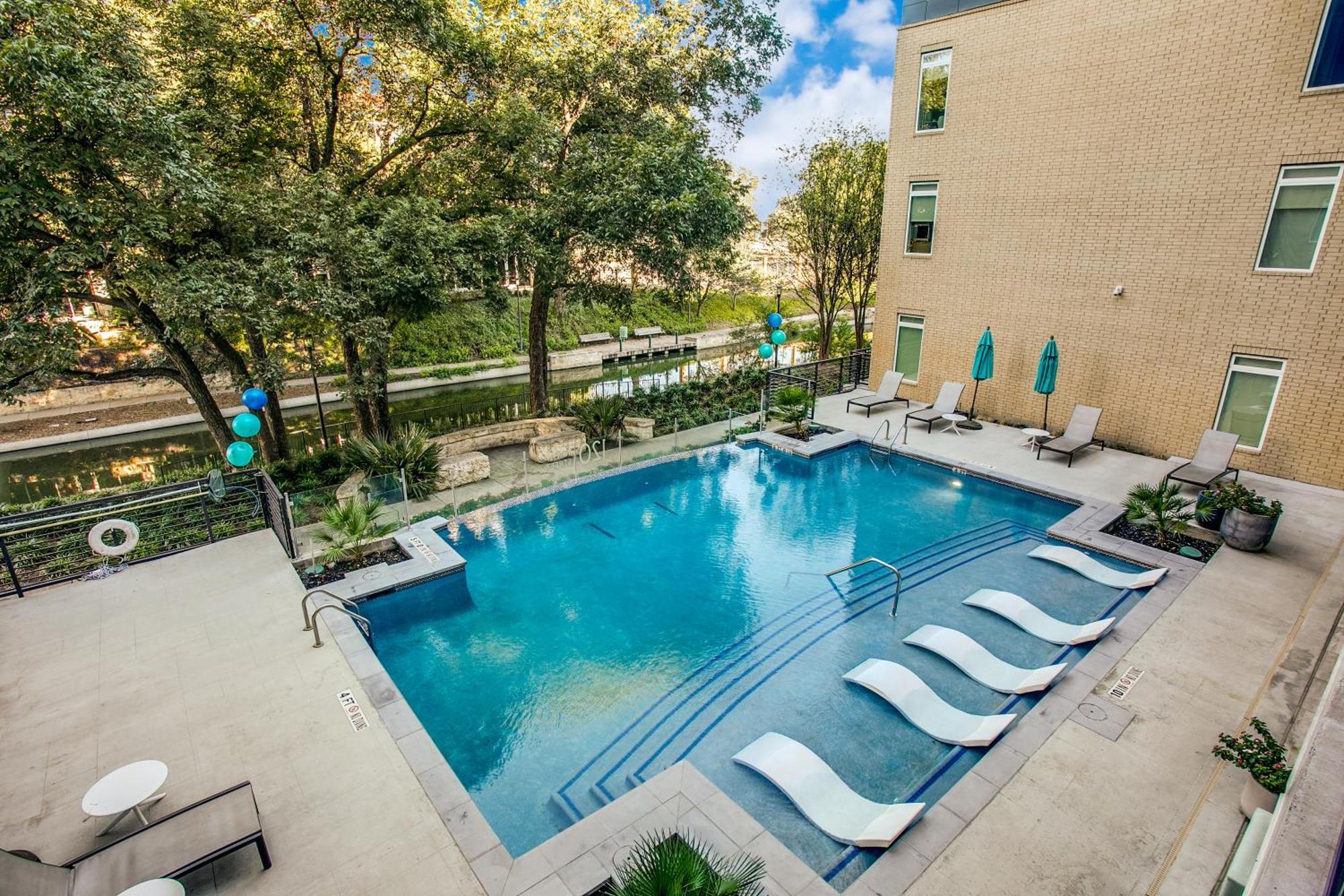 Lush Downtown Condo On Riverwalk W King Ste, Free Parking, Pet Friendly, Centrally Located On Riverwalk Сан-Антонио Экстерьер фото