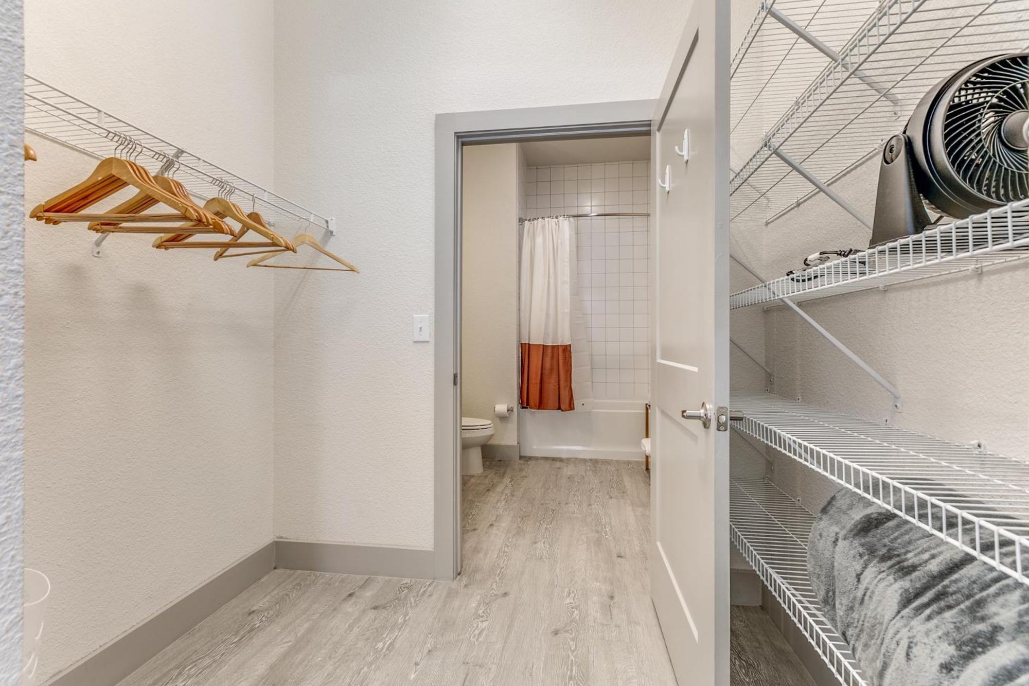Lush Downtown Condo On Riverwalk W King Ste, Free Parking, Pet Friendly, Centrally Located On Riverwalk Сан-Антонио Экстерьер фото