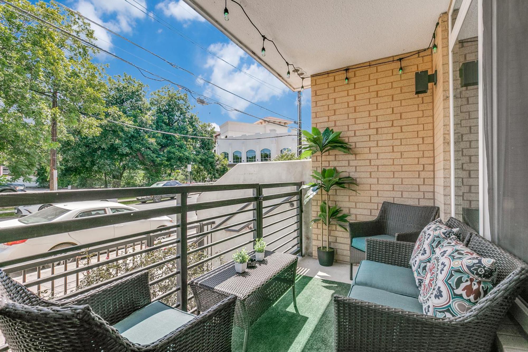 Lush Downtown Condo On Riverwalk W King Ste, Free Parking, Pet Friendly, Centrally Located On Riverwalk Сан-Антонио Экстерьер фото